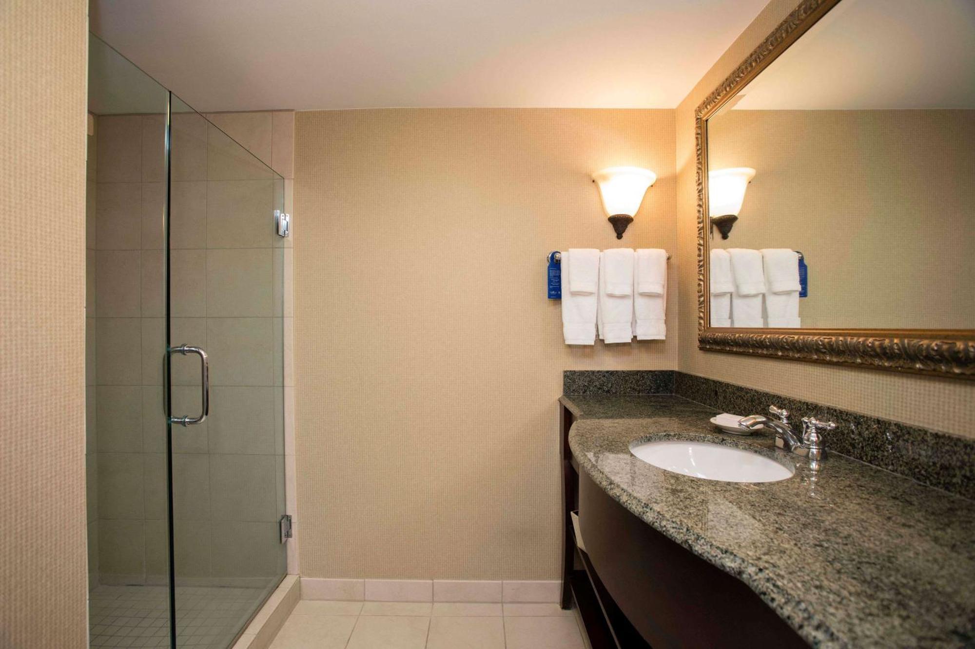 Courtyard By Marriott Athens Downtown Hotell Exteriör bild